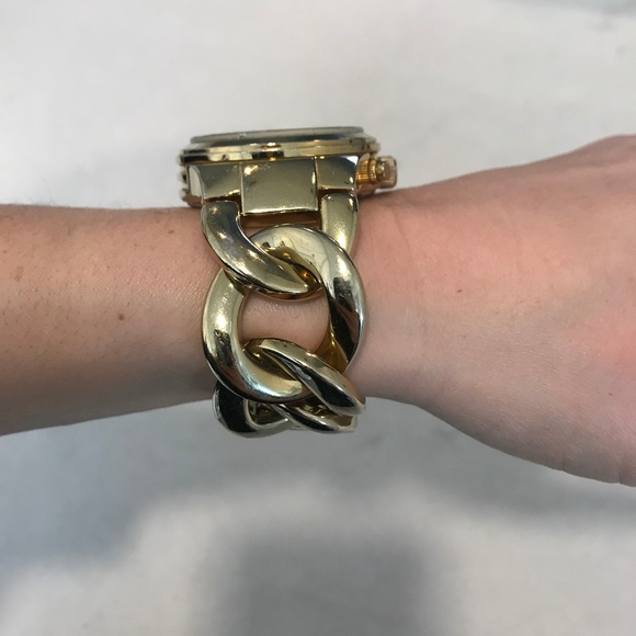 Michael Kors Women's Runway Gold-Tone Watch MK3131 - Picture 5 of 9